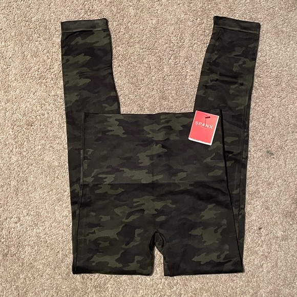 SPANX Pants - Look at Me Now Seamless Leggings Camo